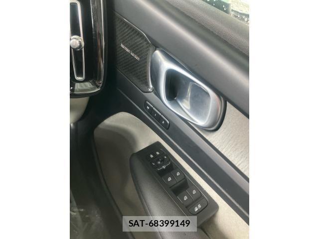 Volvo XC40 2023-09 7061272-17