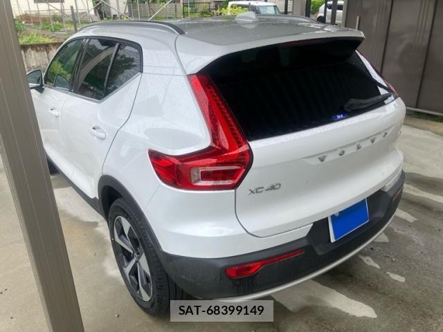 Volvo XC40 2023-09 7061272-3