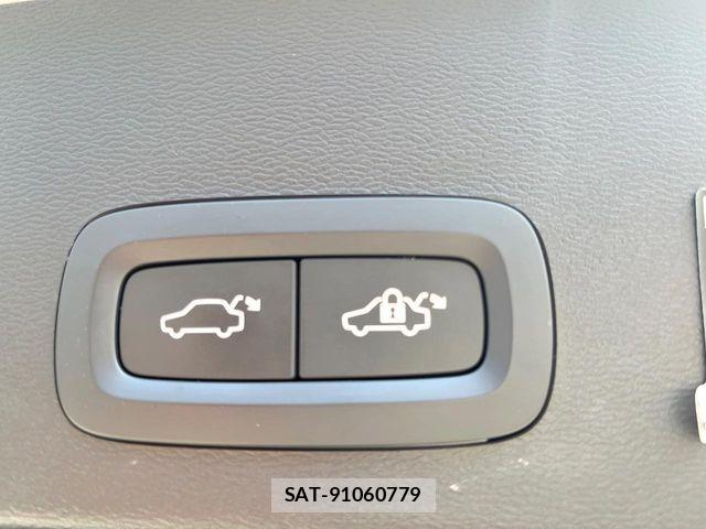 Volvo XC40 2021-04 7061274-7