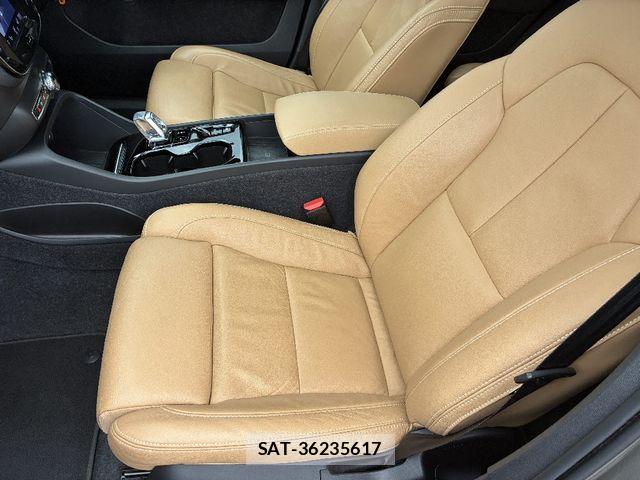 Volvo XC40 2022-01 7061271-7