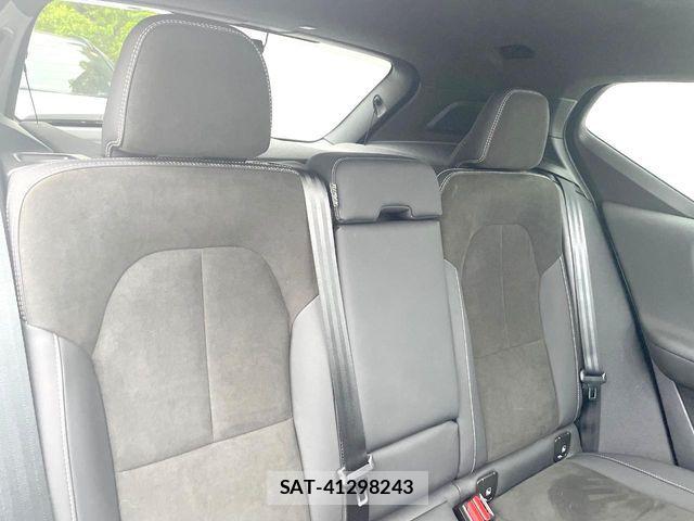 Volvo XC40 2023-07 7061273-9