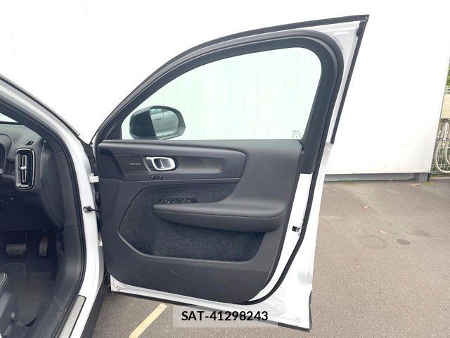 Volvo XC40 2023-07 7061273-15