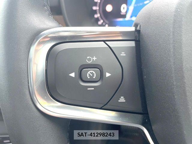 Volvo XC40 2023-07 7061273-6