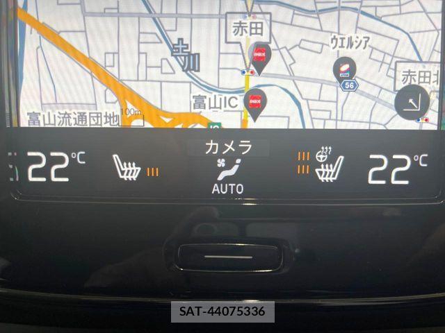 Volvo XC40 2021-05 7061275-8