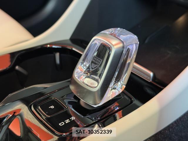 Volvo XC40 2024-10 7226811-9