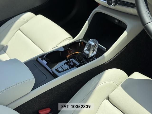 Volvo XC40 2024-10 7226811-18