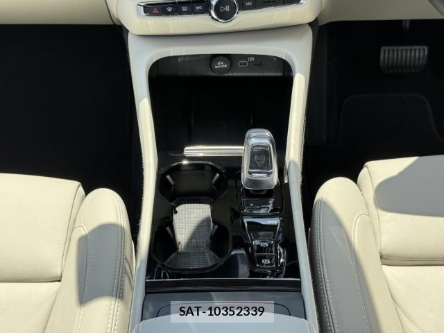 Volvo XC40 2024-10 7226811-8