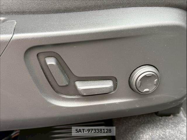 Volvo XC40 2023-07 7252749-9