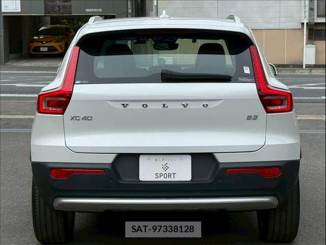 Volvo XC40 2023-07 7252749-13