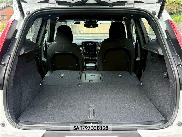 Volvo XC40 2023-07 7252749-17