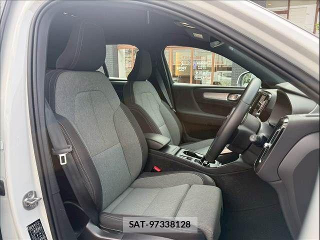 Volvo XC40 2023-07 7252749-5