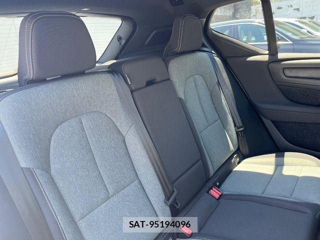 Volvo XC40 2023-07 7273230-11