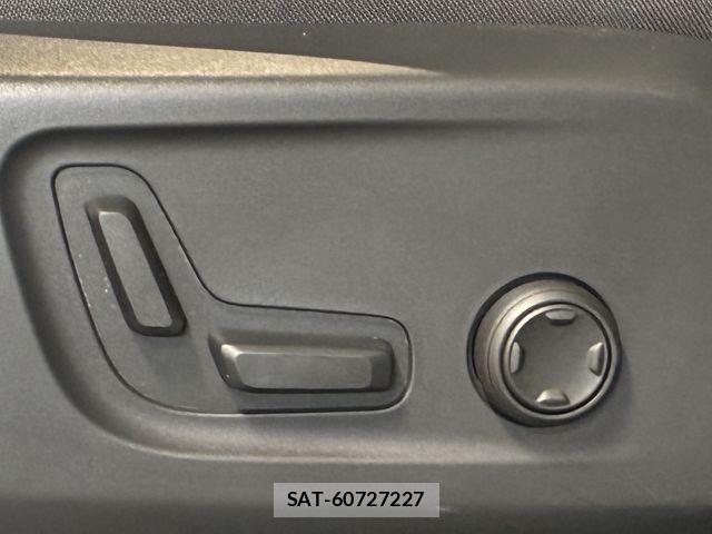 Volvo XC40 2024-06 7330993-13