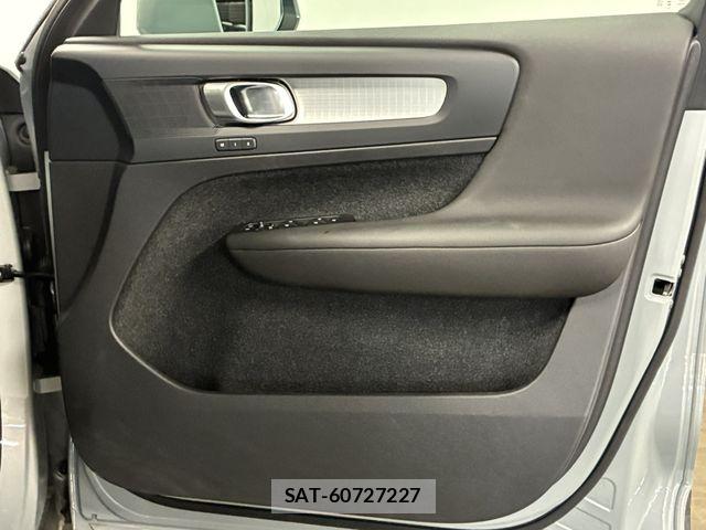 Volvo XC40 2024-06 7330993-15