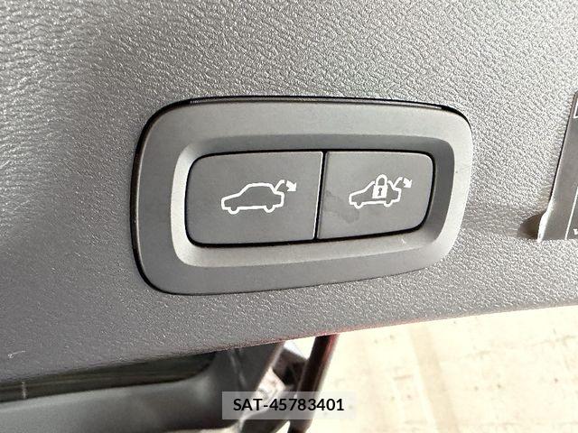 Volvo XC40 2021-09 7330999-13