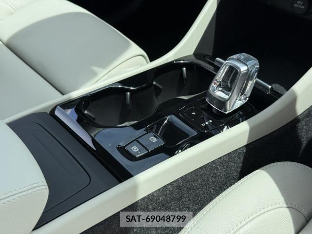 Volvo XC40 2024-08 7330994-8