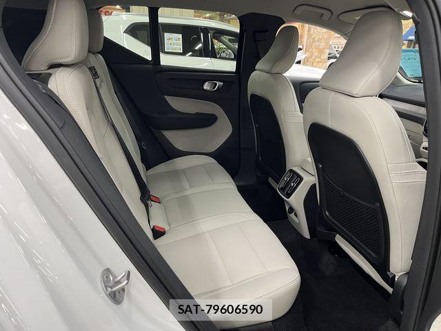 Volvo XC40 2025-09 7360370-4
