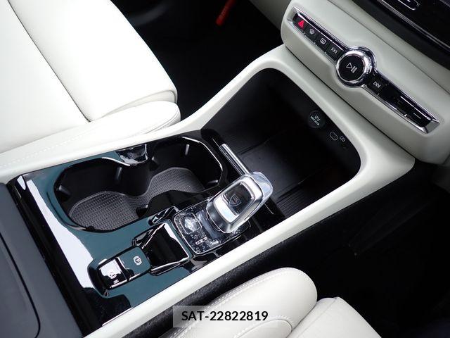 Volvo XC40 2024-10 7360368-17
