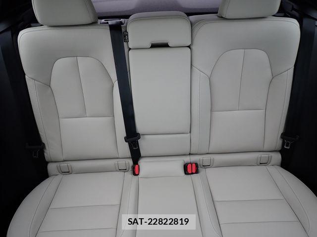 Volvo XC40 2024-10 7360368-24