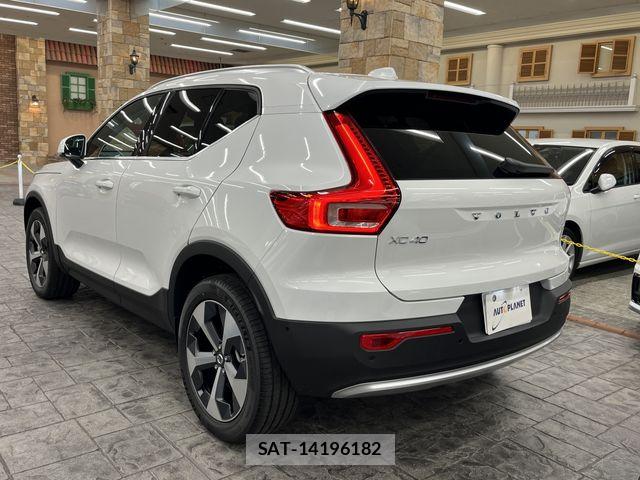 Volvo XC40 2025-09 7360365-9