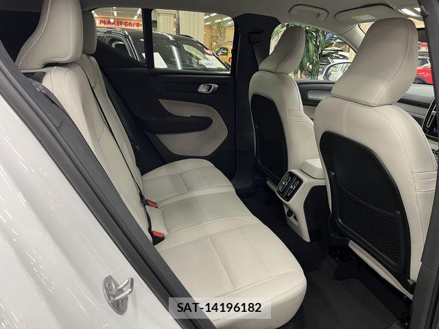Volvo XC40 2025-09 7360365-4