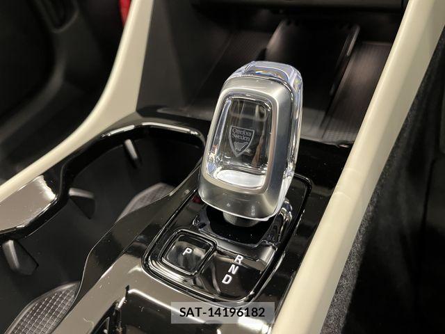 Volvo XC40 2025-09 7360365-7