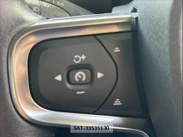 Volvo XC40 2021-09 7360371-9