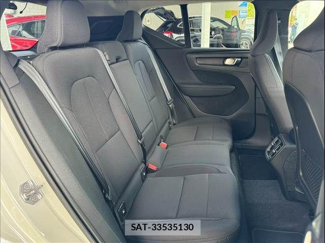 Volvo XC40 2021-09 7360371-6