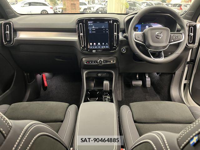 Volvo XC40 2025-09 7360367-2
