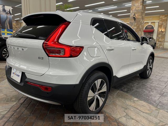 Volvo XC40 2025-09 7394720-9