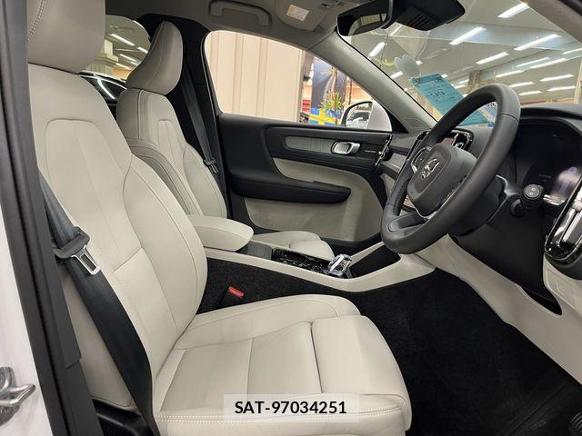 Volvo XC40 2025-09 7394720-3