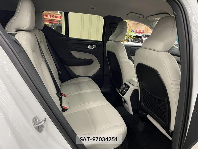 Volvo XC40 2025-09 7394720-4