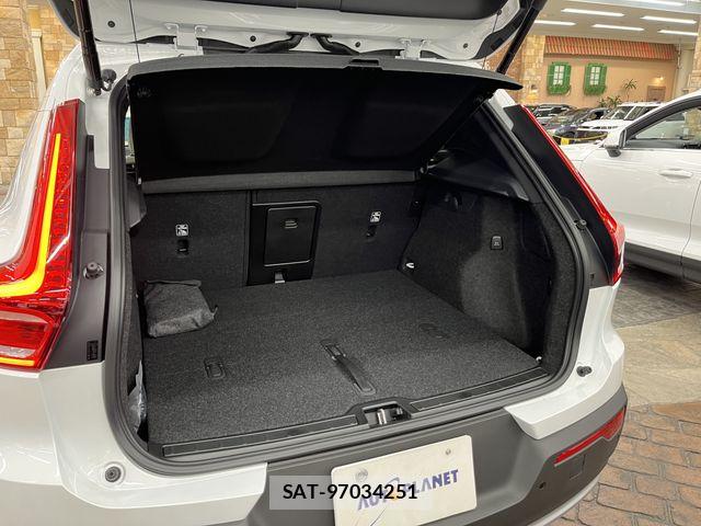 Volvo XC40 2025-09 7394720-5
