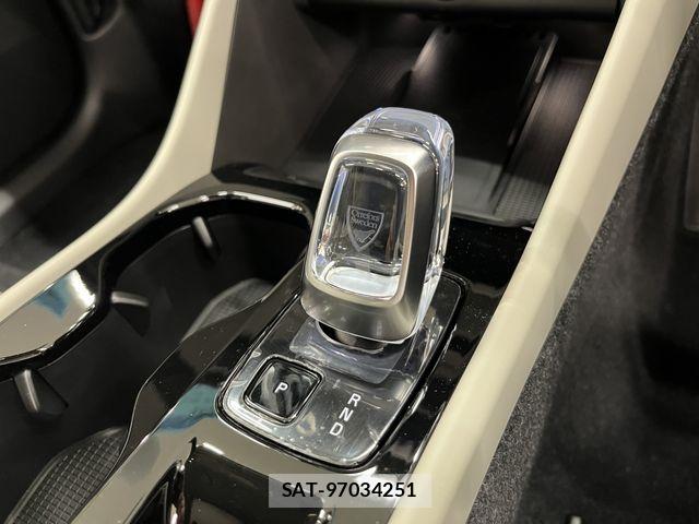 Volvo XC40 2025-09 7394720-7