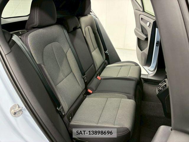 Volvo XC40 2025-04 7458689-4