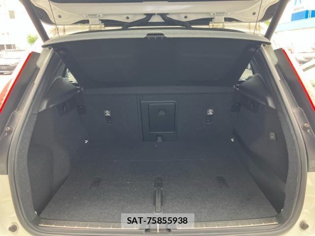 Volvo XC40 2018-11 7621158-24