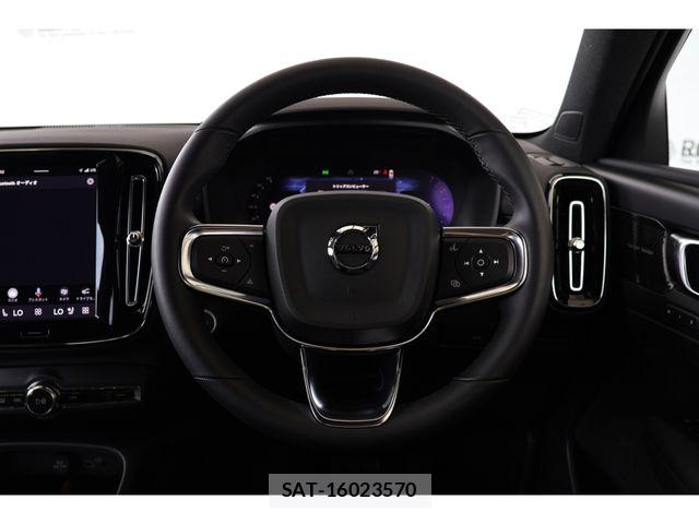 Volvo XC40 2022-10 7621157-9