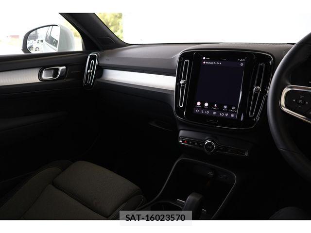 Volvo XC40 2022-10 7621157-11