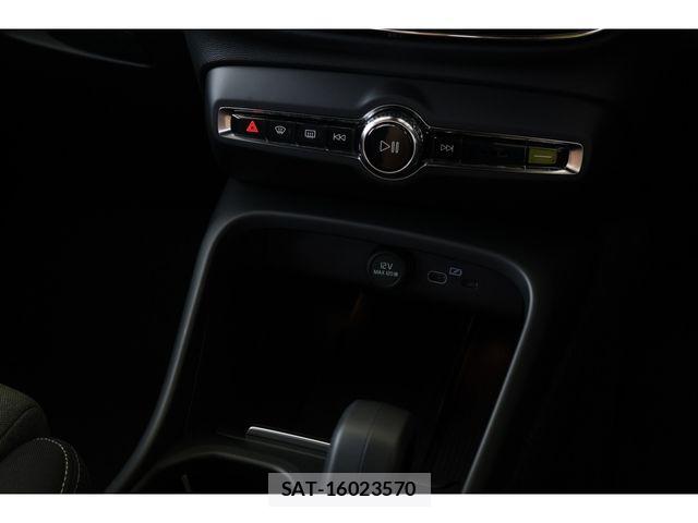 Volvo XC40 2022-10 7621157-16