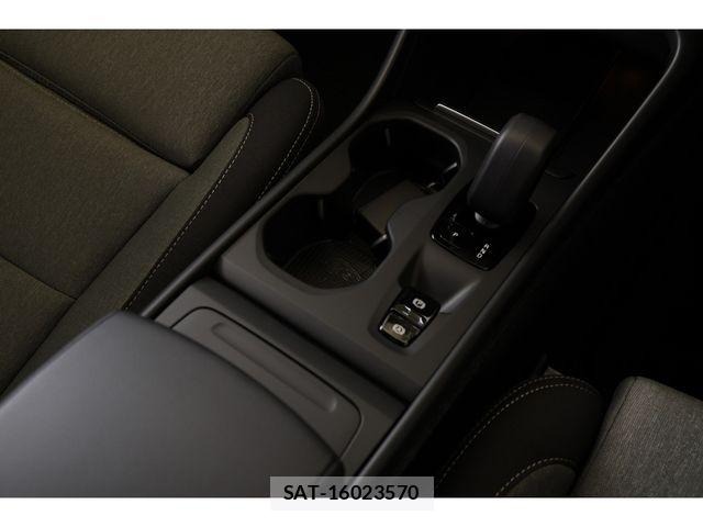Volvo XC40 2022-10 7621157-17