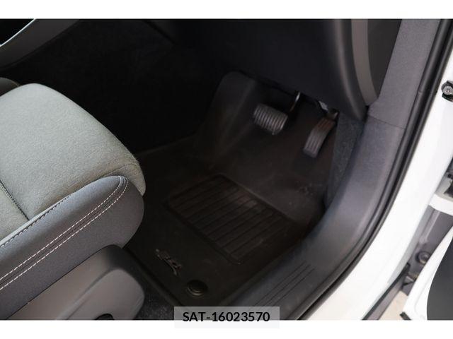 Volvo XC40 2022-10 7621157-25