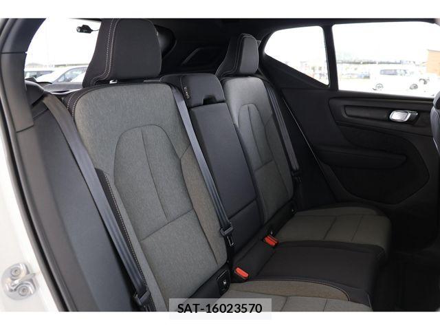Volvo XC40 2022-10 7621157-26