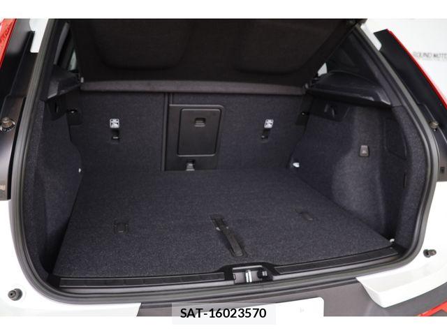 Volvo XC40 2022-10 7621157-27