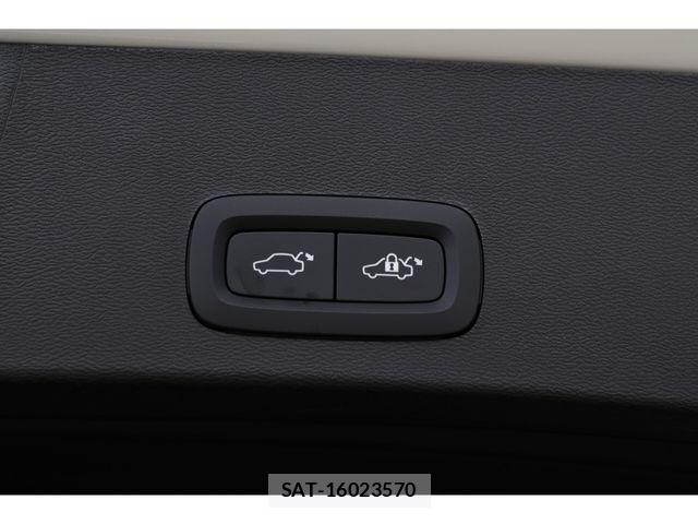Volvo XC40 2022-10 7621157-28