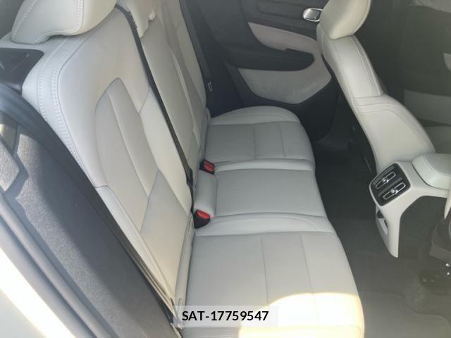 Volvo XC40 2023-12 7621156-10