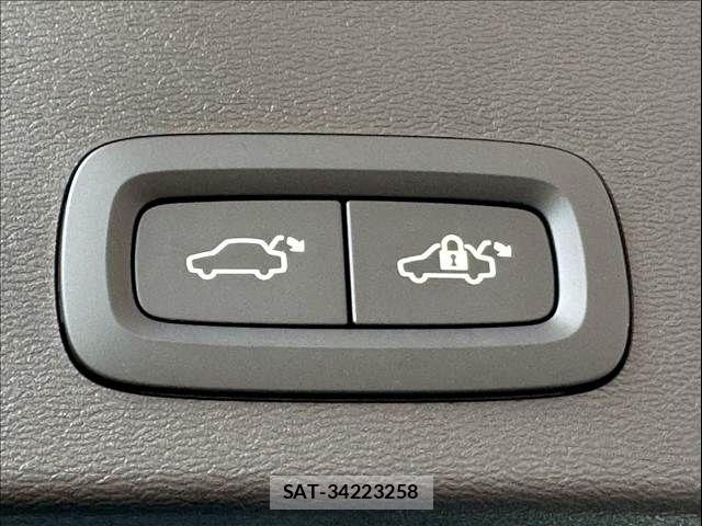 Volvo XC40 2022-10 7730472-10