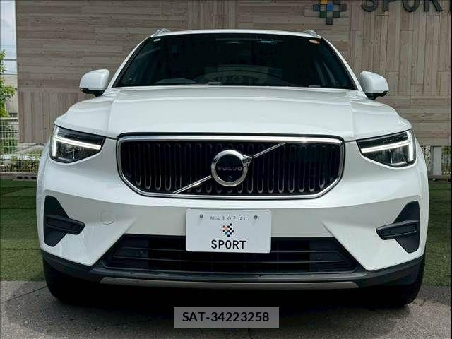 Volvo XC40 2022-10 7730472-12