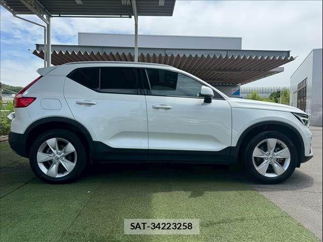 Volvo XC40 2022-10 7730472-14