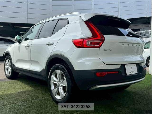 Volvo XC40 2022-10 7730472-16