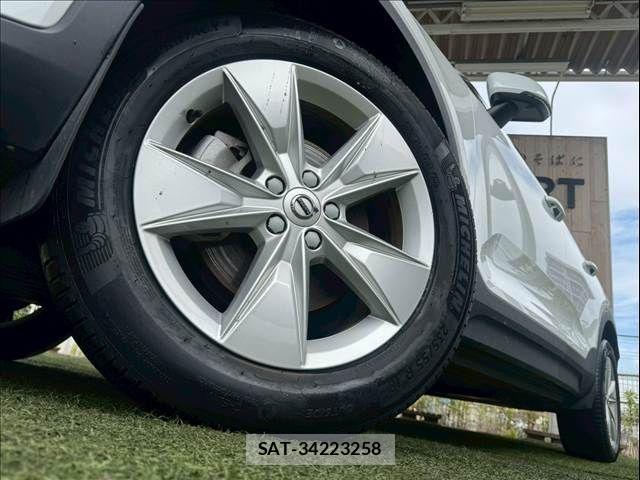 Volvo XC40 2022-10 7730472-18